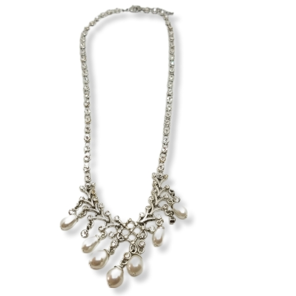 VINTAGE SILVERTONED NECKLACE WITH FAUX DROP PEARLS & GLASS RHINESTONE ACCENTS - Picture 3 of 11